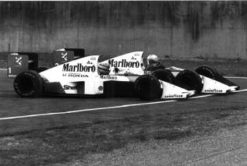 GP de Japón en 1989. Prost y Senna colisionaron entre ellos al tratar de adelantar el brasileño al francés.Tras la colisión Prost abandonó en el acto, pero Senna no se bajó del monoplaza y volvió a pista saltándose una chicane por la escapatoria. Al acabar la carrera fue descalificado por esta acción, costándole el Mundial de Pilotos.