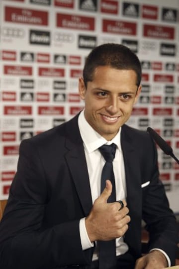 El delantero mexicano Javier Hern¨¢ndez 'Chicharito' que jugar¨¢ cedido en el Real Madrid esta temporada, durante su primera rueda de prensa ofrecida hoy en el estadio Santiago Bernab¨¦u.