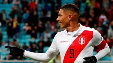 ¿Vale la pena que Paolo Guerrero juegue los amistosos con Perú?