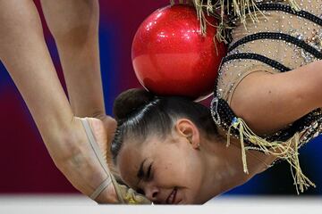 La rusa Dina Averina durante el evento individual múltiple de gimnasia rítmica en los Juegos Europeos de 2019 en Minsk el 22 de junio de 2019.