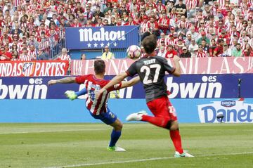 Fernando Torres pone el 2-0 en el marcador.