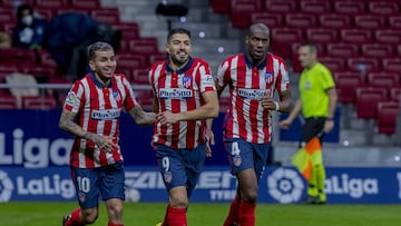 Kondogbia, junto a Correa y Luis Suárez.