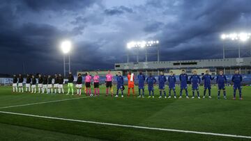 Los jugadores de Real Madrid y Chelsea, durante el himno de la Champions, en la ida de las semifinales de la 2020-21.