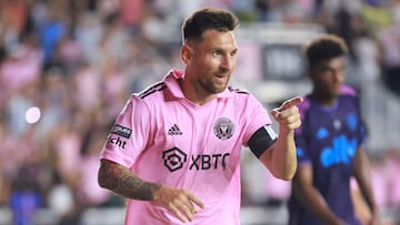 FORT LAUDERDALE, FLORIDA - AUGUST 11: Lionel Messi #10 of Inter Miami CF celebrates after scoring a goal in the second half during the Leagues Cup 2023 quarterfinals match between Charlotte FC and Inter Miami CF at DRV PNK Stadium on August 11, 2023 in Fort Lauderdale, Florida. Hector Vivas/Getty Images/AFP (Photo by Hector Vivas / GETTY IMAGES NORTH AMERICA / Getty Images via AFP)