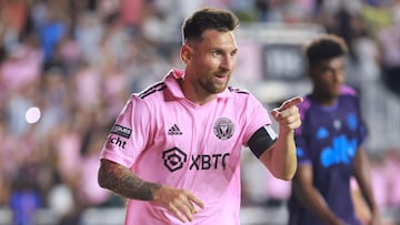 FORT LAUDERDALE, FLORIDA - AUGUST 11: Lionel Messi #10 of Inter Miami CF celebrates after scoring a goal in the second half during the Leagues Cup 2023 quarterfinals match between Charlotte FC and Inter Miami CF at DRV PNK Stadium on August 11, 2023 in Fort Lauderdale, Florida.   Hector Vivas/Getty Images/AFP (Photo by Hector Vivas / GETTY IMAGES NORTH AMERICA / Getty Images via AFP)