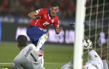 Charles Aránguiz destaca en el equipo ideal de Copa América. El volante chileno fue de los mejores. 