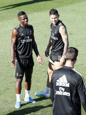 El Real Madrid se entrena antes del estreno en Vigo