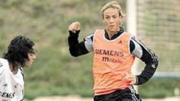 <b>CAMBIO DE POSICIONES. </b>Mejía jugó como mediocentro y Guti, en ocasiones, volcado a la derecha.