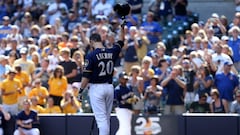 MILWAUKEE, WI - JULY 31: Jonathan Lucroy #20 of the Milwaukee Brewers gestures to the crowd while batting in the eighth inning against the Pittsburgh Pirates at Miller Park on July 31, 2016 in Milwaukee, Wisconsin.   Dylan Buell/Getty Images/AFP
 == FOR NEWSPAPERS, INTERNET, TELCOS &amp; TELEVISION USE ONLY ==