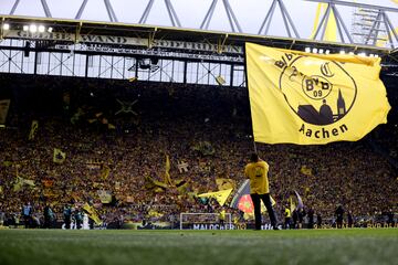 El Borussia Dortmund y el FC Schalke 04 se han enfrentado hoy y el ambiente del Signal Iduna Park siempre impacta.