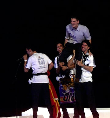 Celebrating the Champions League win at Cibeles.