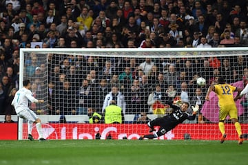 Cristiano Ronaldo scores his side first goal from a penalty. (3-1)