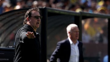 Colombia's Argentine coach Nestor Lorenzo (L) and France's coach Didier Deschamps look on during a friendly football match between Colombia and France at Northwest Stadium in Landover, Maryland, on March 29, 2026. (Photo by FRANCK FIFE / AFP)