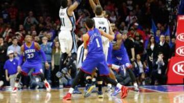 El momento en que Mike Conley lanza de tres para empatar el partido y llevarlo a la pr&oacute;rroga.