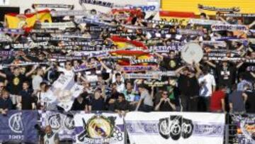 Miembros del grupo Ultras Sur, en un partido del Castilla en el Alfredo Di St&eacute;fano.
 