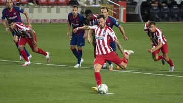 Sa&uacute;l chuta su segundo penalti en el Barcelona-Atl&eacute;tico.