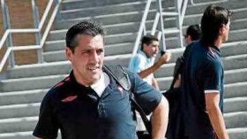 <b>BUEN HUMOR. </b>La situación del Celta es difícil, pero Murcia mostró ayer su cara más animada.