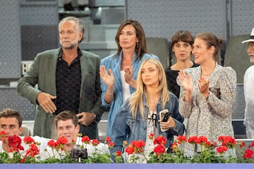 Nieves Álvarez, Bill Saad y Ana Mena en el partido de Jan-Lennard Struff contra Aslán Karátsev.