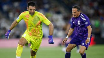 Gianluigi Bufon ante Luis Hernández.