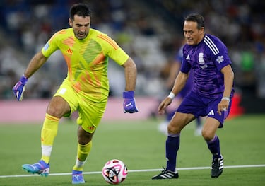 Gianluigi Bufon ante Luis Hernández.