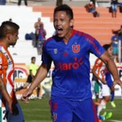 La U golea a Cobresal en el norte y Beccacece respira