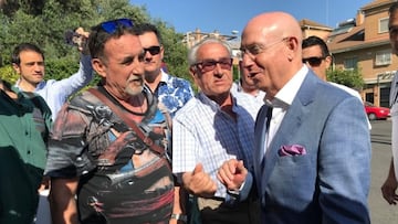 Serra Ferrer, con algunos aficionados.