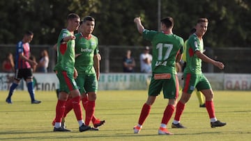 El Alav¨¦s aprueba en el primer amistoso de la pretemporada