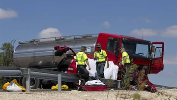 La Guardia Civil en un accidente de tr&aacute;fico en Espa&ntilde;a