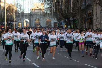 Miles de corredores despiden el año en Madrid en la 50 edición de la San Silvestre Vallecana.
