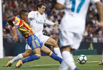 Mateo Kovacic (centre) came out for the second half in Isco's place.