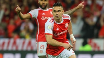 Santos Borré marcó el quinto gol en el Brasileirao