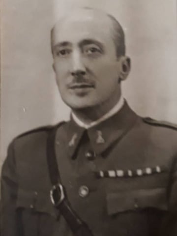 El coronel de Ingenieros Carlos Salvador Ascaso sucedió durante la temporada 1945-46 al teniente coronel de Artillería Mariano Lasala en la presidencia del Zaragoza.