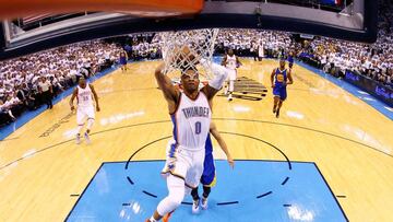 Russell Westbrook culmina un contraataque.