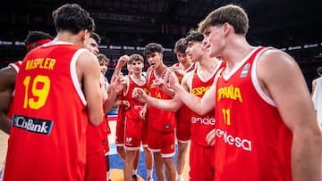 La Selección Sub-18 celebra el victoria ante Turquía en los cuartos del Europeo de Belgrado.