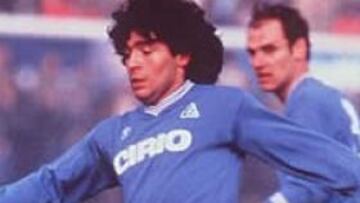 Maradona anuncia una querella contra Corrado Ferlaino