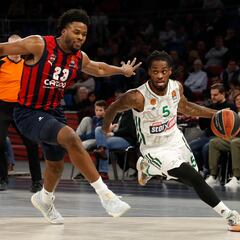 El Baskonia remonta un mal inicio y gana al Panathinaikos