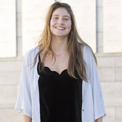 Alejandra Aznar, waterpolista precoz que llama a la puerta