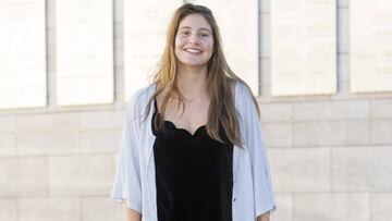 Alejandra Aznar, waterpolista precoz que llama a la puerta