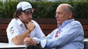 Fernando Alonso con Ron Dennis en 2017.