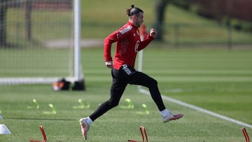 Bale, en el entrenamiento de Gales.