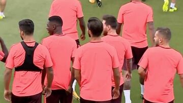 Messi y Luis Suárez, pendientes de Dembelé en la sesión