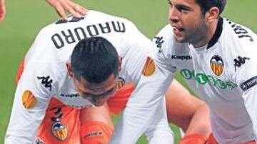 <b>ALEGRÍA CHE. </b>Los de Emery festejaron el segundo gol de Villa que aseguraba la clasificación para dieciseisavos de final.