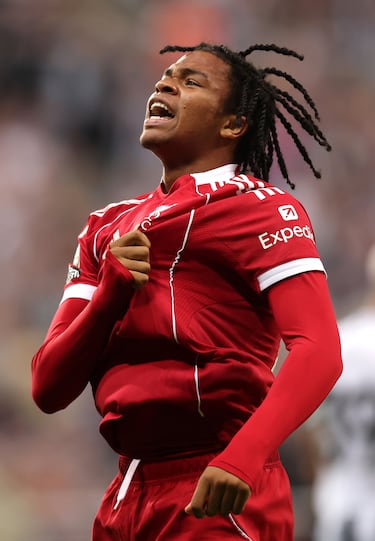 El extremo del Liverpool ha dado un aire nuevo a los red. Slot le mima para que no se queme y más con la situación delicada que atraviesa el equipo. Cero presión. Habilidoso, tiene que mejorar de cara a gol. Anfield ya le adora.