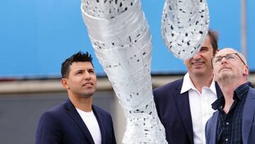 Sergio Ag¨¹ero, a la derecha.