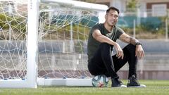 Leo Ulloa posa para AS en la Ciudad Deportiva.