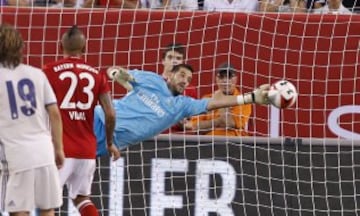 Parada de Kiko Casilla.