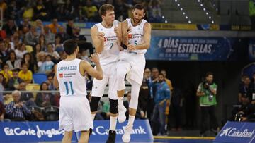 Luka Doncic y Rudy Fernández celebran el pase a la final de Copa.