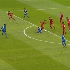 El recurso de bailarín de James Rodríguez para sacar el balón