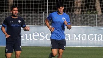 Cristian Salvador, junto al readaptador Jorge Carracedo, durante una sesión de entrenamiento.
