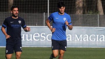 Cristian Salvador, junto al readaptador Jorge Carracedo, durante una sesi&oacute;n de entrenamiento.